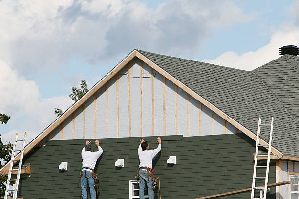 Professional Vinyl Siding technician working in Peapack, NJ